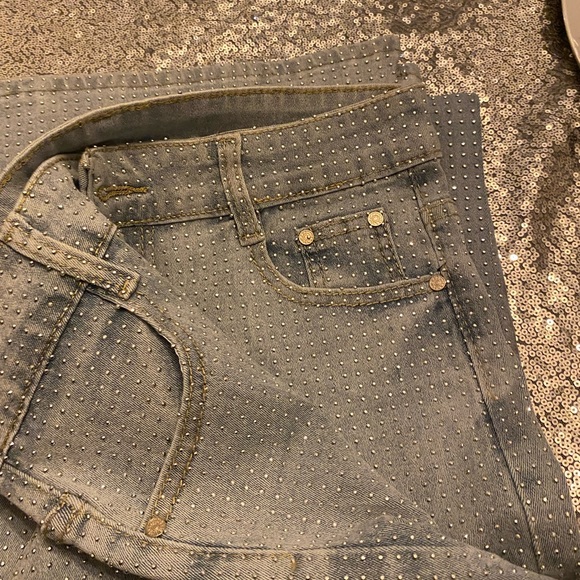 New sparkly studded jeanss. Light color - Picture 2 of 7